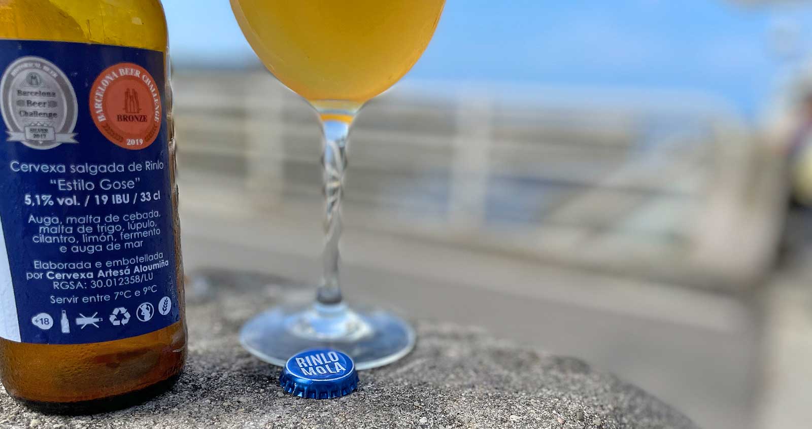 Salgadiña es una cerveza artesana salada, de estilo Gose, hecha en exclusiva por Cervexa Artesá Aloumiña para el restaurante A Cofradía de Rinlo (Rinlo, Galicia) para maridar con nuestro arroz caldoso, pescados y mariscos.