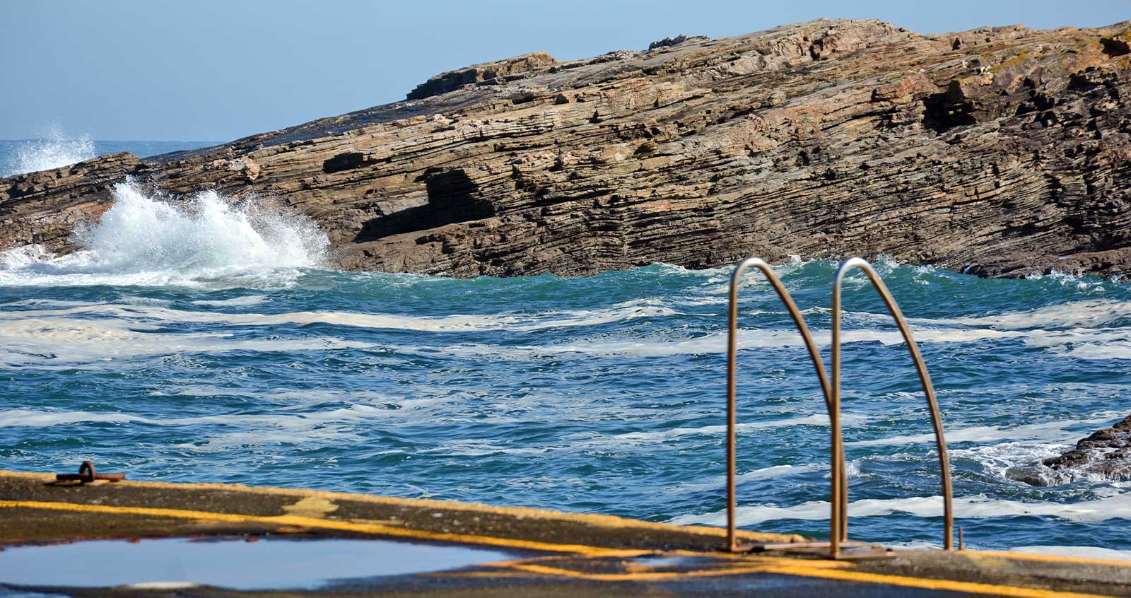 El mar Cantábrico desde el puerto de Rinlo.